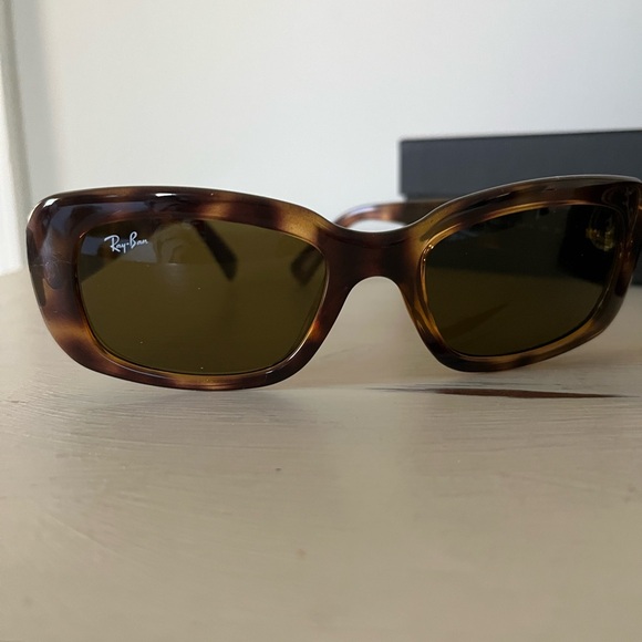 Ray-Ban Women’s 4122 Sunglasses - Picture 3 of 7